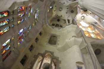 Gaudì - interno della Sagrada Familia
