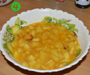 4. Tortilla di patate - patate, cipolla, uova e sale