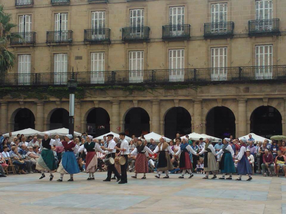 Aste Nagusia Semana Grande Bilbao - Plaza Nueva - aspassoperlaspagna.it