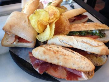 ir de tapas -montaditos - aspassoperlaspagna.it