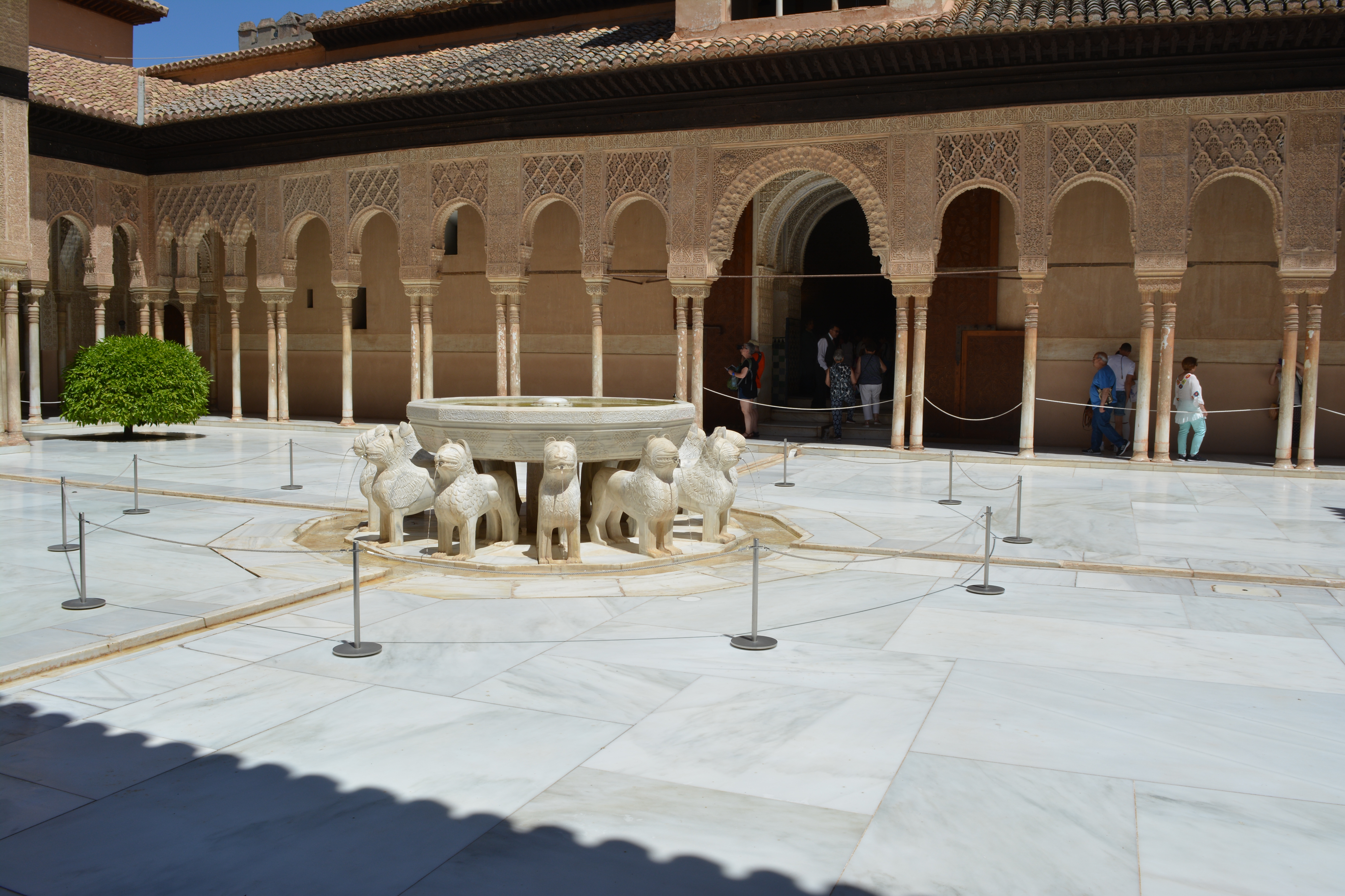 consigli per visitare alhambra - patios de los leones - aspassoperlaspagna.it