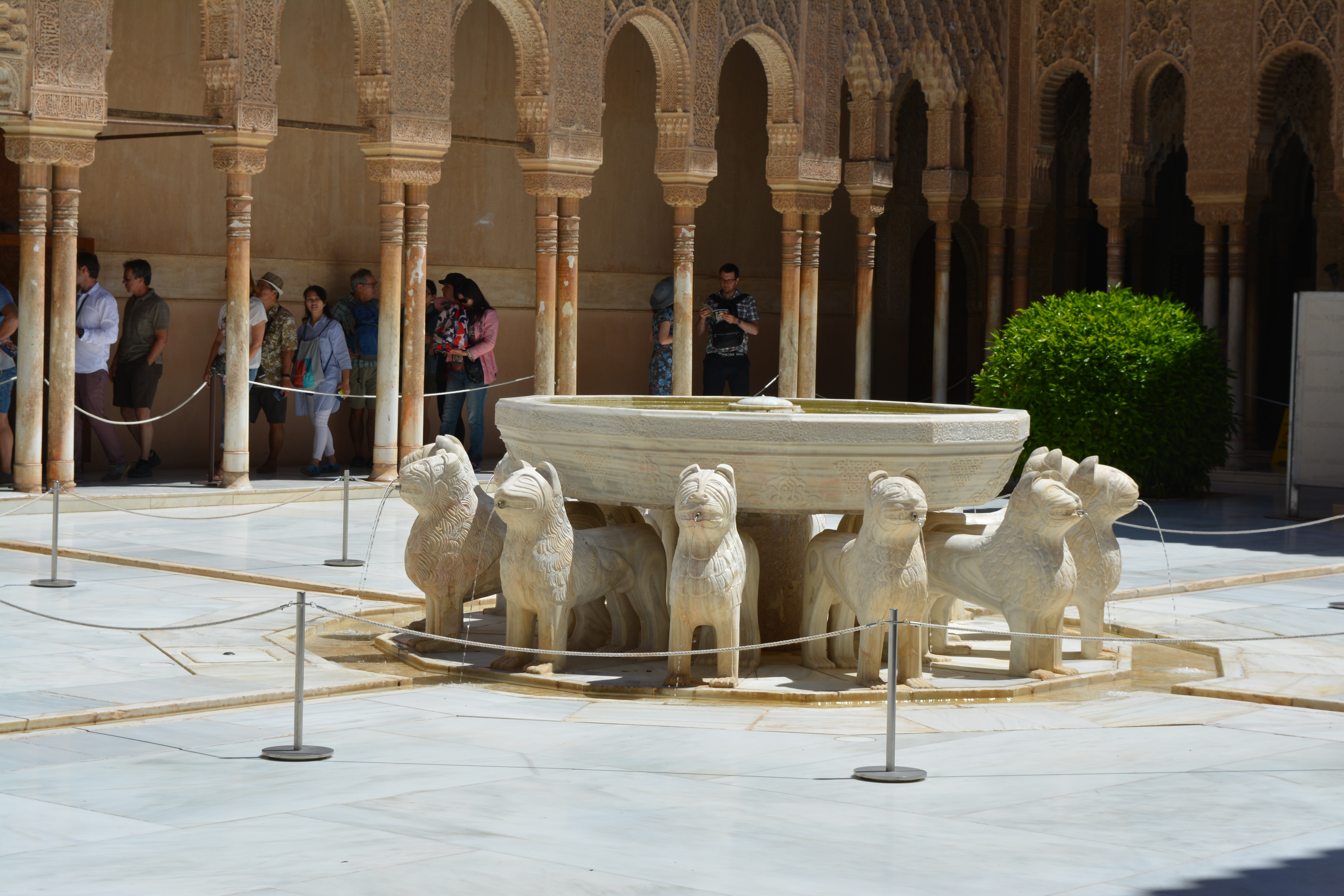 Alhambra granada fortezza rossa - patio de los leones - aspassoperlaspagna.it
