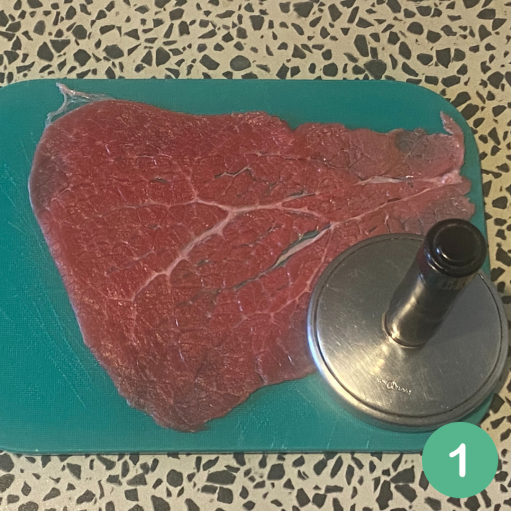 ricetta cachopo asturiano battere carne - aspassoperlaspagna.it